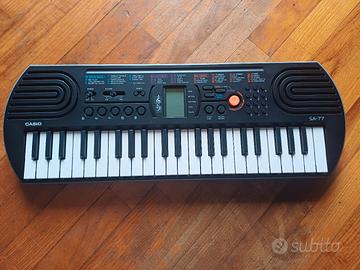 Pianola Casio SA-77 con custodia originale