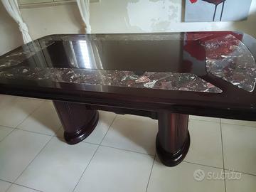 Parete attrezzata,tavolo da cucina e sparecchiatav