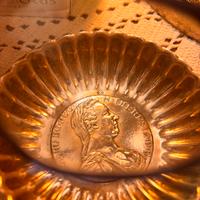 Piattino in argento con moneta