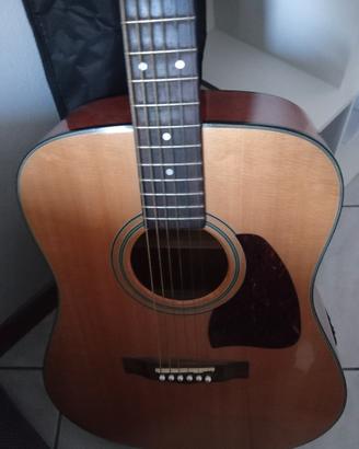 chitarra acustica Ibanez.