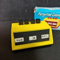 Calendario perpetuo da scrivania anni 70