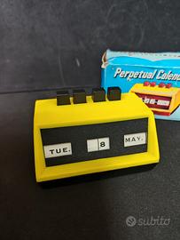 Calendario perpetuo da scrivania anni 70