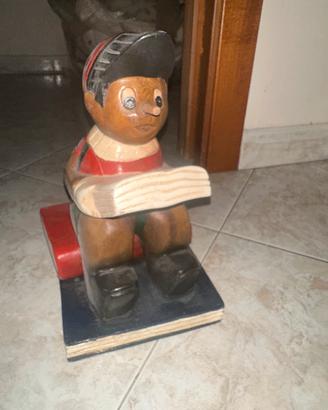 Pinocchio ferma libero