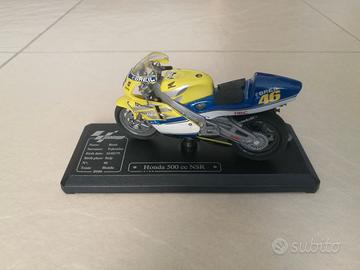 Modellino Honda NSR 500 di Valentino Rossi a.2000