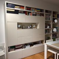Parete attrezzata con libreria