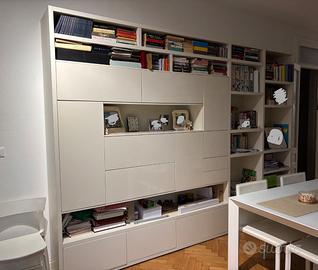 Parete attrezzata con libreria