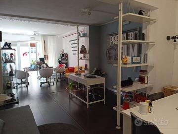 Stanza uso ufficio ideale PER professionista