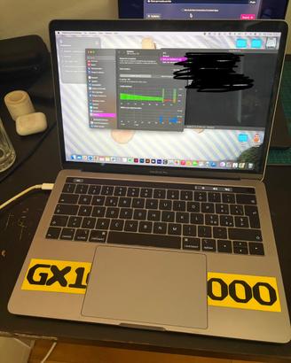 Mac book pro 2018 8GB ram intel i5