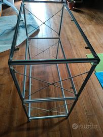 scaffali con piani in vetro 