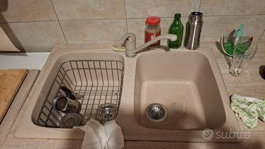 piano cottura e lavello cucina