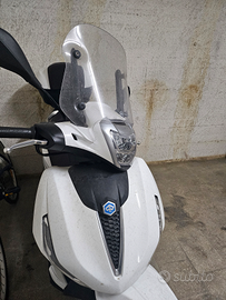 Beverly 300 hpe solo 2300 km