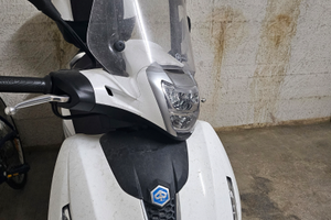 Beverly 300 hpe solo 2300 km