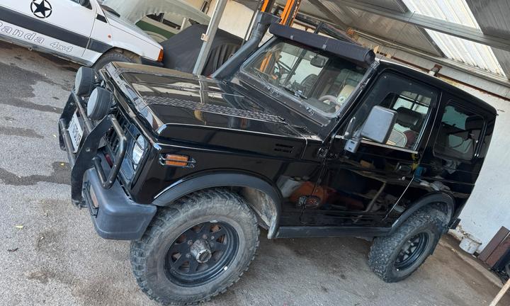 Suzuki Samurai sy 410