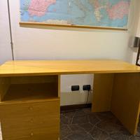 Scrivania in legno color faggio