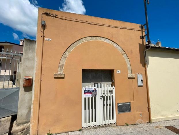 Casa Indipendente con Cortile e Terrazza