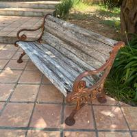 Panchina e poltrone da giardino in ghisa