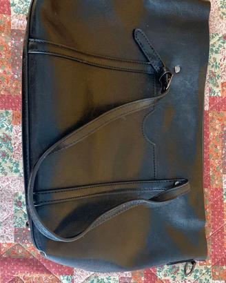 Borsa a mano e tracolla in similpelle nera – Nuova