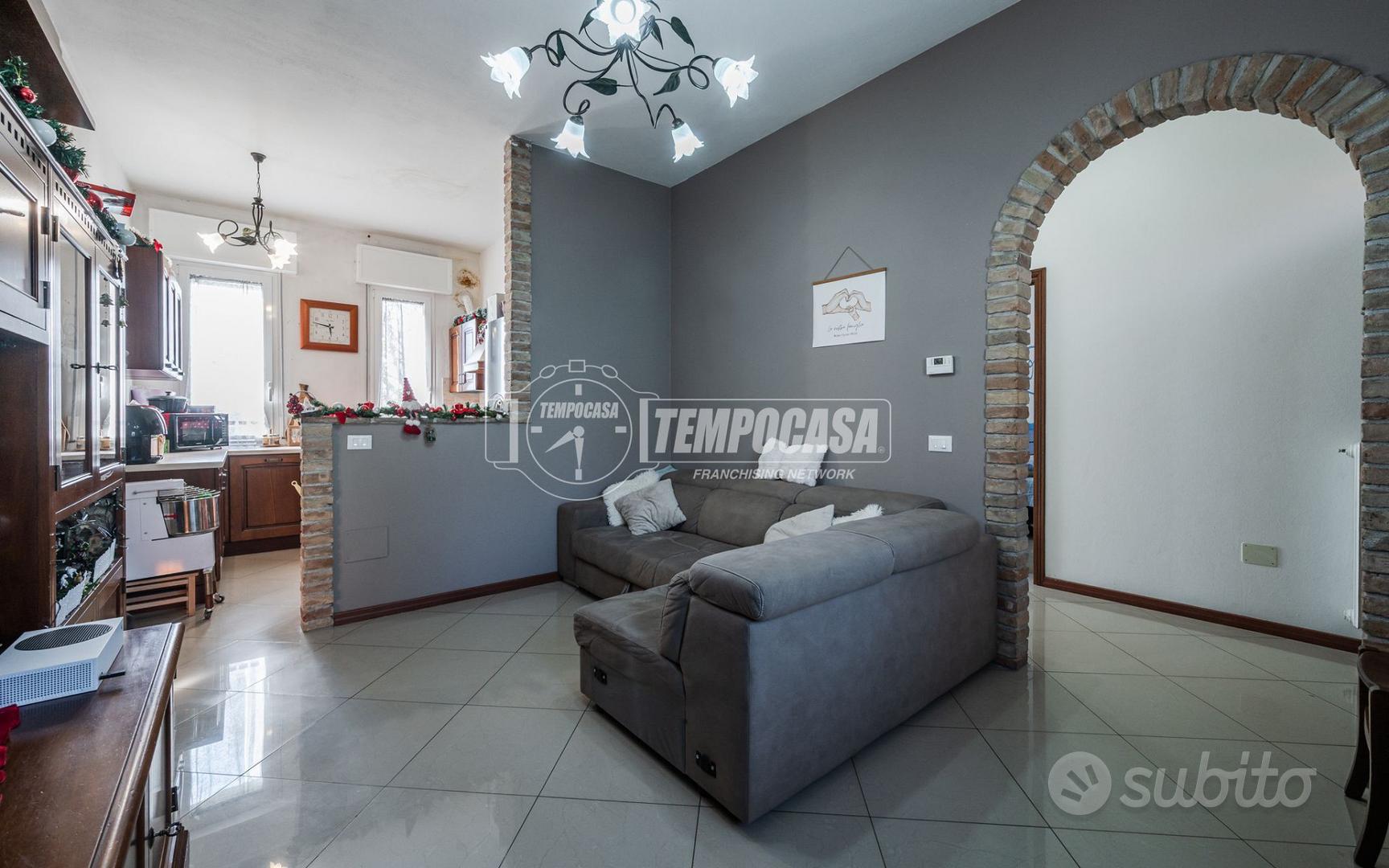 VILLA UNIFAMILAIRE CON AMPIO GIARDINO RISTRUTTURAT