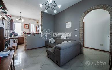VILLA UNIFAMILAIRE CON AMPIO GIARDINO
