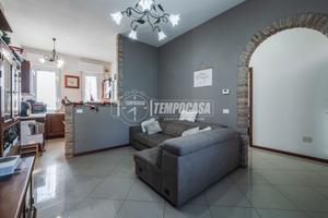 VILLA UNIFAMILAIRE CON AMPIO GIARDINO
