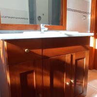 Mobile bagno legno, piano marmo, lavabo, specchio