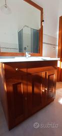 Mobile bagno legno, piano marmo, lavabo, specchio