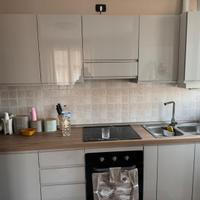 Cucina, parete attrezzata, camera da letto e bagno