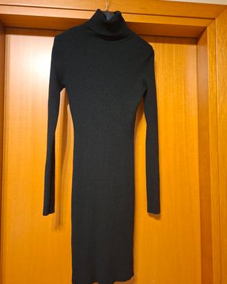 Vestito nero attillato a costine