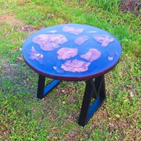 Tavolo in legno di ulivo e resina