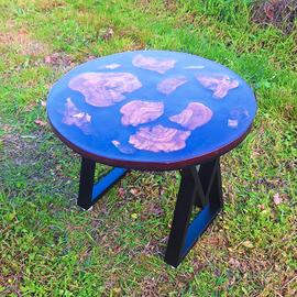 Tavolo in legno di ulivo e resina