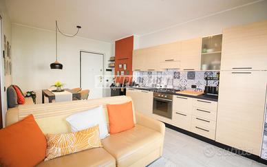 Comfort e luminosità al quarto piano: bilocale con