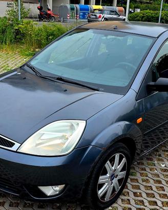FORD FIESTA 1.2 BENZINA NEOPATENTATI OK 