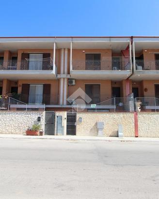 VILLA A SCHIERA A LUCERA