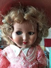 Bambola in composizione.