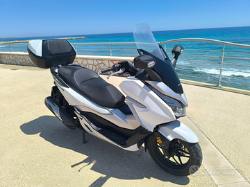 Honda Forza 300 ABS De Luxe