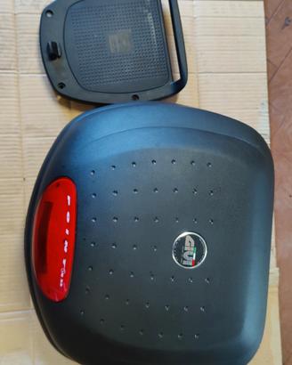 Bauletto Givi + supporto piastra per scooter moto