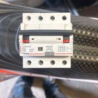 Interruttore magnetotermico differenziale 4 poli