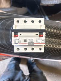 Interruttore magnetotermico differenziale 4 poli