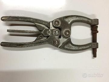 Pinza a ginocchiera autobloccante