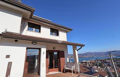 VILLA A SCHIERA D'ANGOLO A MUGGIA