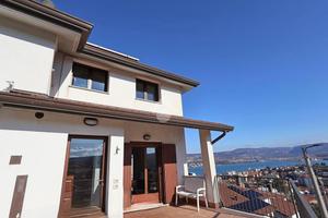 VILLA A SCHIERA D'ANGOLO A MUGGIA