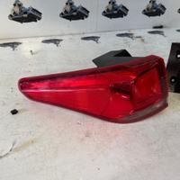 Fanale posteriore destro o sinistro dr f35