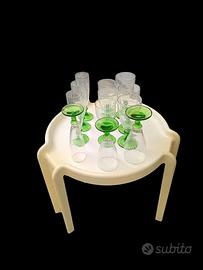 bicchieri in vetro vintage con base verde 