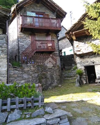 CASA SEMINDIPENDENTE A CHIALAMBERTO
