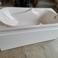 vasca da bagno con pannelli