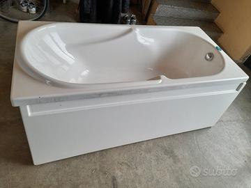 vasca da bagno con pannelli