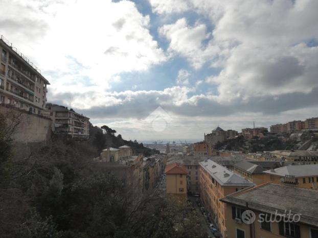 5 LOCALI A GENOVA