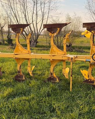 Aratro quadrivomere variabile moro aratri