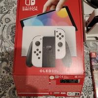 Nintendo switch oled più giochi 2 joypad e custodi