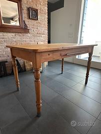 Tavolo in legno
